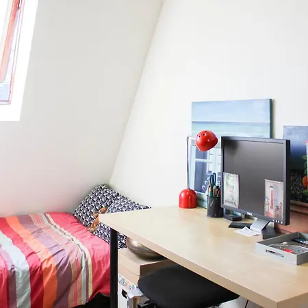 Family Duplex - With Balcony 아파트